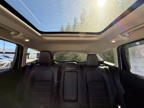White Platinum Metallic Tri-Coat 2017 Ford Escape Titanium