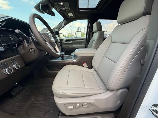 Glacier White Tricoat 2026 GMC Sierra 1500 SLT