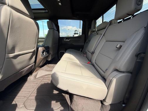 Glacier White Tricoat 2026 GMC Sierra 1500 SLT
