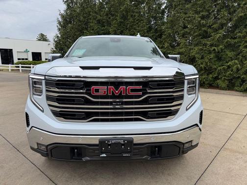 Glacier White Tricoat 2026 GMC Sierra 1500 SLT