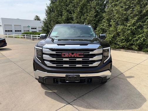 Onyx Black 2026 GMC Sierra 1500 SLE