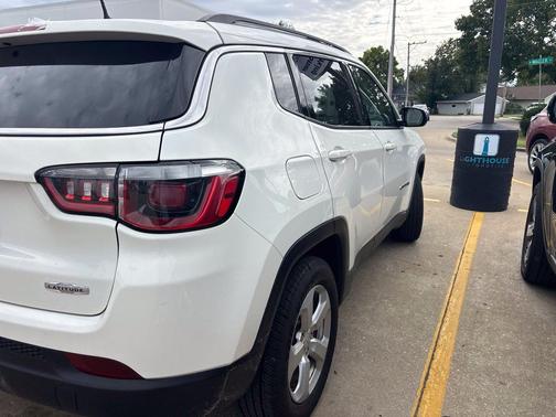 White Clearcoat 2018 Jeep Compass Latitude