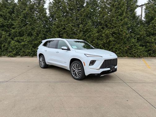 Iridescent White Tricoat 2026 Buick Enclave Avenir FWD
