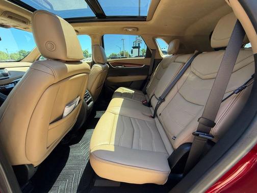 Red Horizon Tintcoat 2019 Cadillac XT5 Platinum