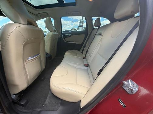 Flamenco Red Metallic 2017 Volvo XC60 T5 Inscription