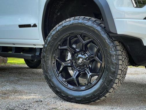 Summit White 2026 GMC Canyon Elevation