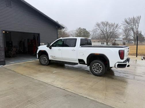 2024 GMC Sierra 2500 AT4