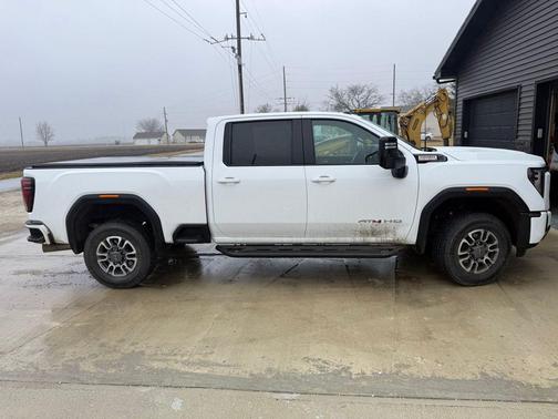 2024 GMC Sierra 2500 AT4
