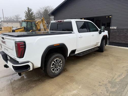 2024 GMC Sierra 2500 AT4