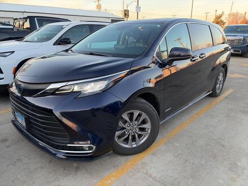 2021 Toyota Sienna XLE 7 Passenger