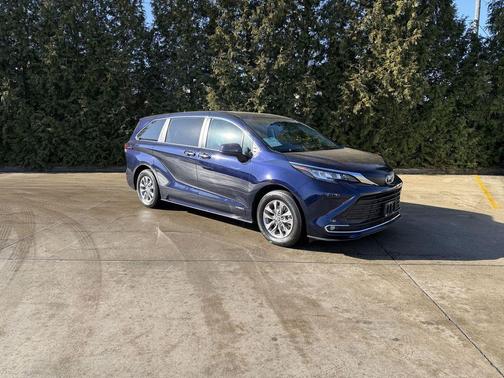 2021 Toyota Sienna XLE 7 Passenger