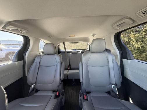 2021 Toyota Sienna XLE 7 Passenger
