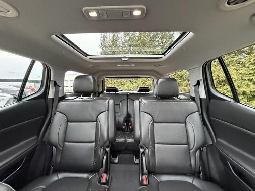 2023 GMC Acadia AWD SLT