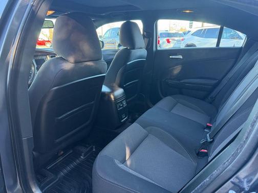 2017 Dodge Charger SE