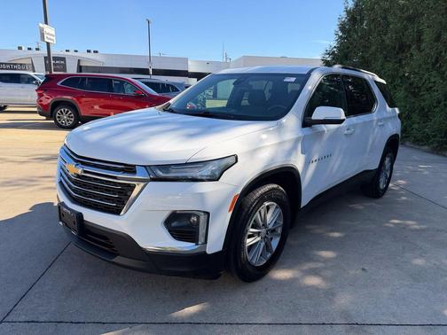 Summit White 2022 Chevrolet Traverse LT Cloth
