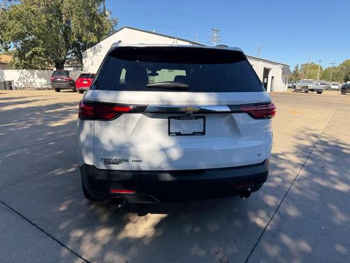 Summit White 2022 Chevrolet Traverse LT Cloth