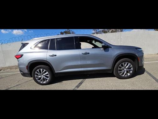 2025 Buick Enclave Preferred FWD