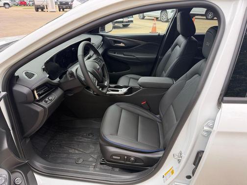 Summit White 2026 Buick Envista Sport Touring FWD
