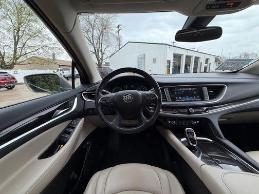 Pepperdust Metallic 2018 Buick Enclave Premium