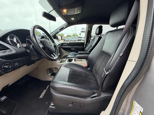 Billet Silver Metallic Clearcoat 2017 Dodge Grand Caravan SXT