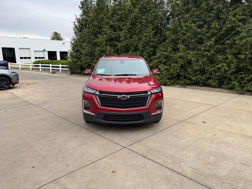 Radiant Red Tintcoat 2023 Chevrolet Traverse LT Cloth