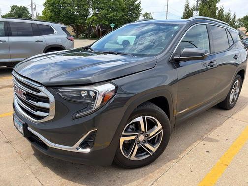 Graphite Gray Metallic 2021 GMC Terrain SLT