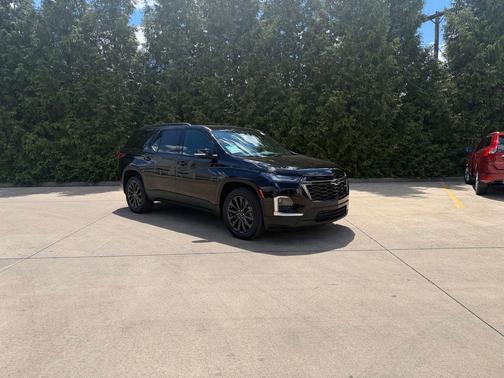 Mosaic Black Metallic 2023 Chevrolet Traverse RS