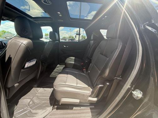Mosaic Black Metallic 2023 Chevrolet Traverse RS