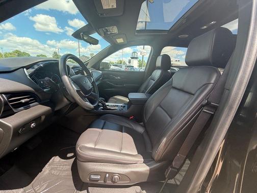 Mosaic Black Metallic 2023 Chevrolet Traverse RS