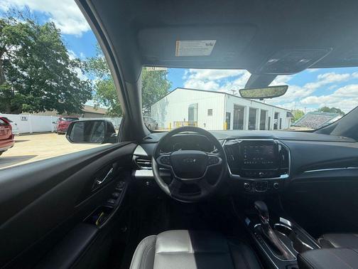 Mosaic Black Metallic 2023 Chevrolet Traverse RS