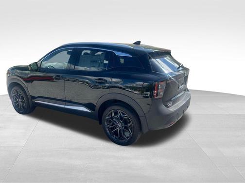 Super Black 2025 Nissan Kicks SR