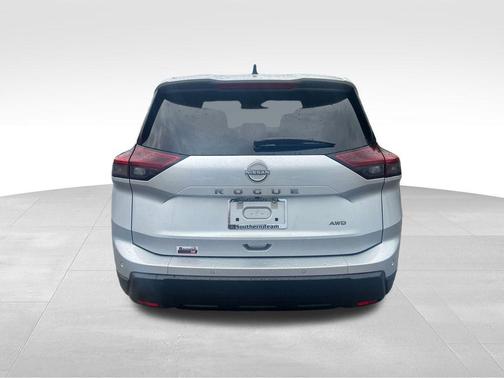 Brilliant Silver Metallic 2025 Nissan Rogue S