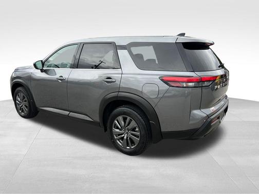 2024 Nissan Pathfinder S 4WD