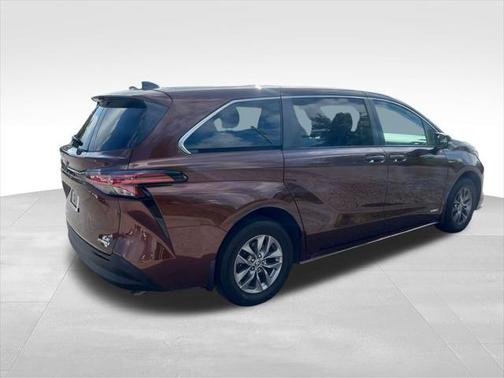 2021 Toyota Sienna LE