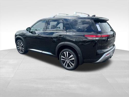 2025 Nissan Pathfinder Platinum 4WD