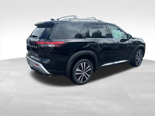 2025 Nissan Pathfinder Platinum 4WD