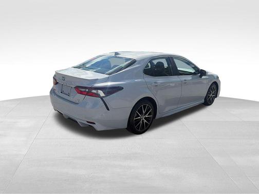 Ice 2023 Toyota Camry SE