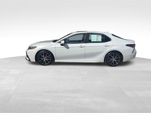 Ice 2023 Toyota Camry SE