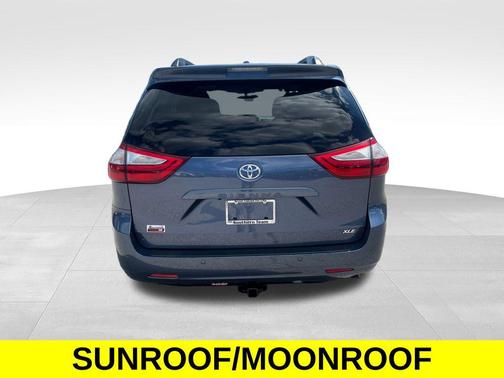 2017 Toyota Sienna XLE Premium