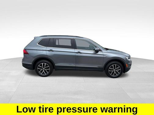 Platinum Gray Metallic 2021 Volkswagen Tiguan 2.0T SE