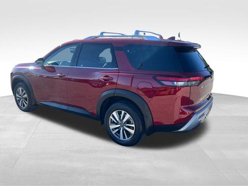 2023 Nissan Pathfinder SL 4WD