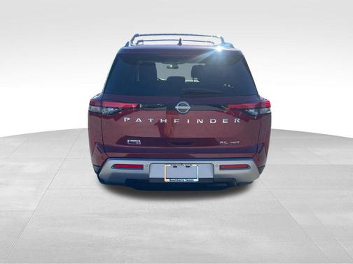 2023 Nissan Pathfinder SL 4WD