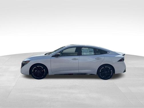 Aspen White Tricoat 2026 Nissan Sentra SR