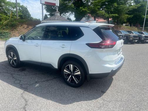 2025 Nissan Rogue SL