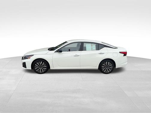 Glacier White 2025 Nissan Altima 2.5 SV