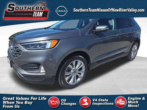 Gray Metallic 2022 Ford Edge Titanium