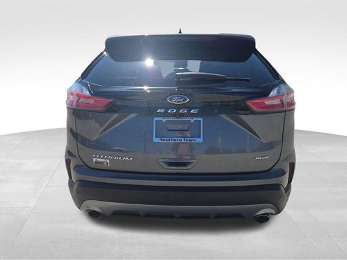 Gray Metallic 2022 Ford Edge Titanium
