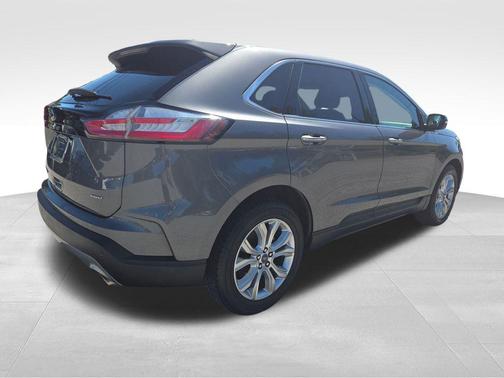 Gray Metallic 2022 Ford Edge Titanium