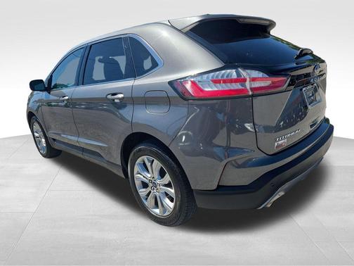Gray Metallic 2022 Ford Edge Titanium
