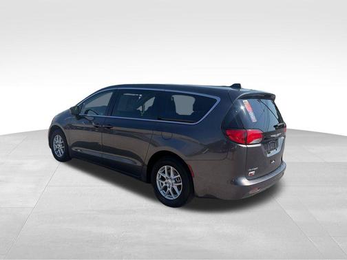 Crystal Metallic 2023 Chrysler Voyager LX